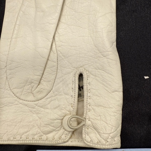 Unused ,Vintage, Roger Fare for Saks Fifth Avenue Cream Kidskin Gloves , France - Picture 4 of 12